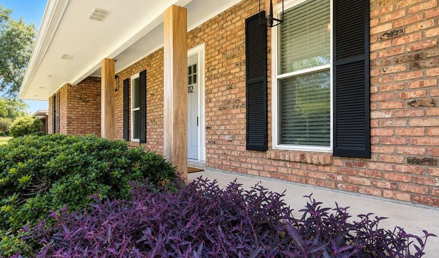 4112 Pine Park Dr, Baton Rouge, LA 70809 - 4 Beds, 3 Bath