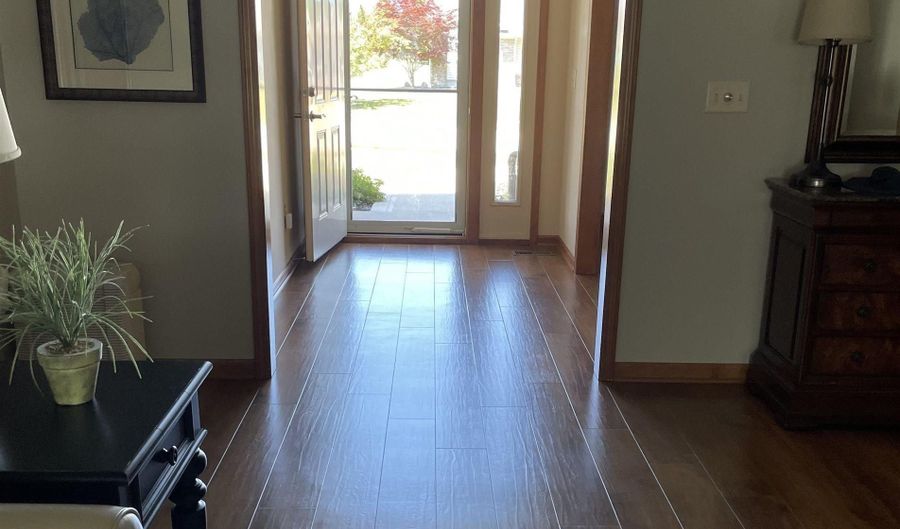 230 Broadmore Cir, Angola, IN 46703 - 3 Beds, 2 Bath