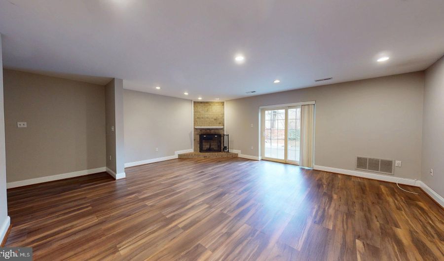 951 S ROLFE St 1, Arlington, VA 22204 - 3 Beds, 3 Bath