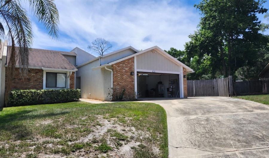 1076 SWEET TREE Ct, Apopka, FL 32712 - 3 Beds, 3 Bath