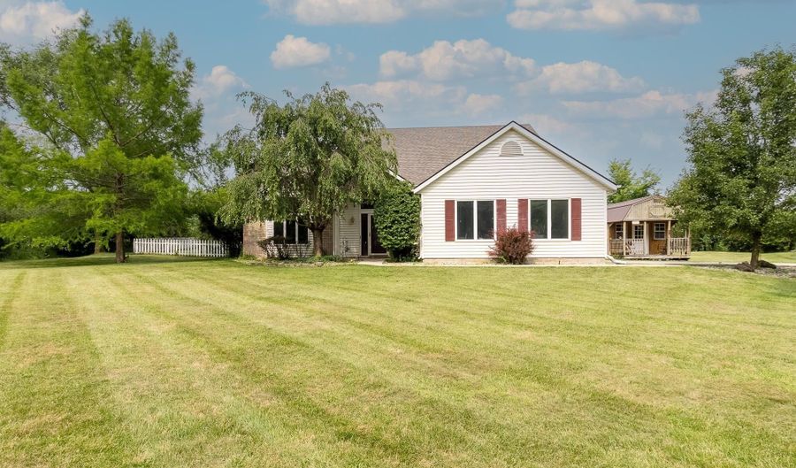 1331 N Finlandia Way, Albion, IN 46701 - 3 Beds, 3 Bath