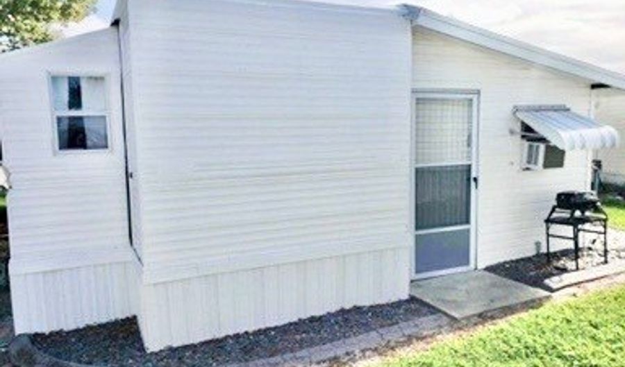 37285 Silver Lake Dr R08, Avon Park, FL 33825 - 2 Beds, 1 Bath