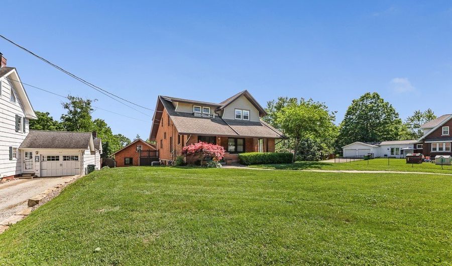 231 E Milton St, Alliance, OH 44601 - 3 Beds, 3 Bath
