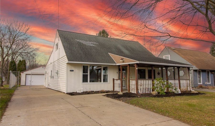 262 Idlewood Rd, Austintown, OH 44515 - 4 Beds, 1 Bath