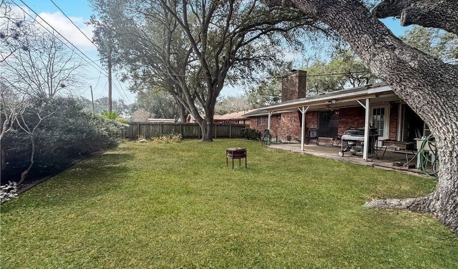 1600 Fairdale St, Alice, TX 78332 - 3 Beds, 2 Bath