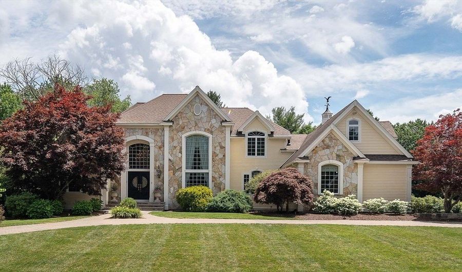 8 Buttonwood Dr, Andover, MA 01810 - 6 Beds, 5 Bath