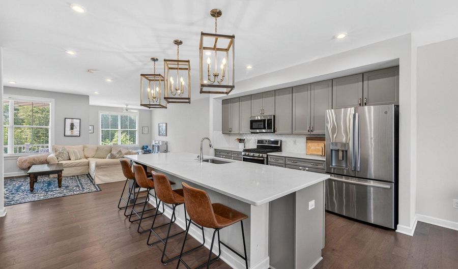 8106 ZOE Pl, Alexandria, VA 22306 - 4 Beds, 4 Bath