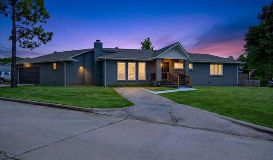 1600 NW Colorado Ave, Bartlesville, OK 74003 - 3 Beds, 3 Bath