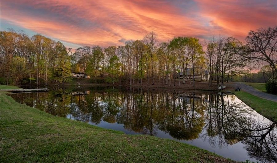 153 Finn Hollow Ln, Advance, NC 27006 - 4 Beds, 6 Bath