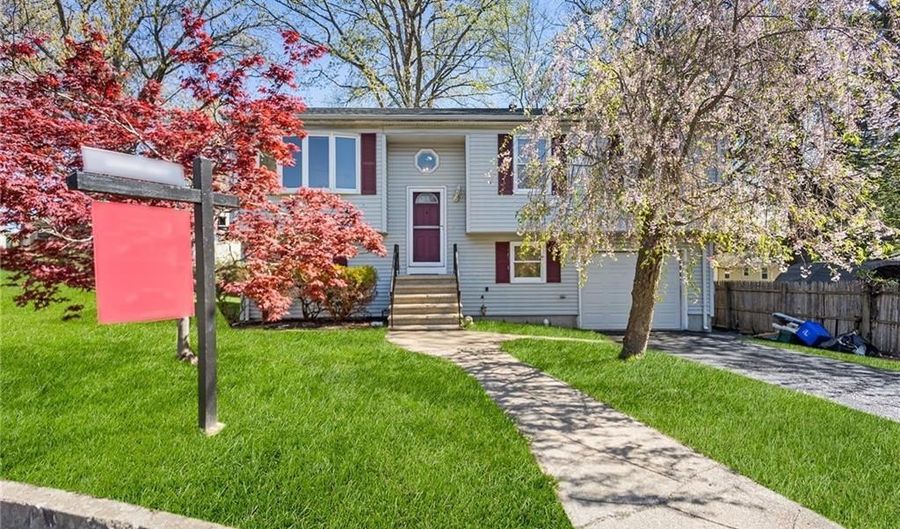 1 Jared Ct, North Providence, RI 02911 - 3 Beds, 2 Bath
