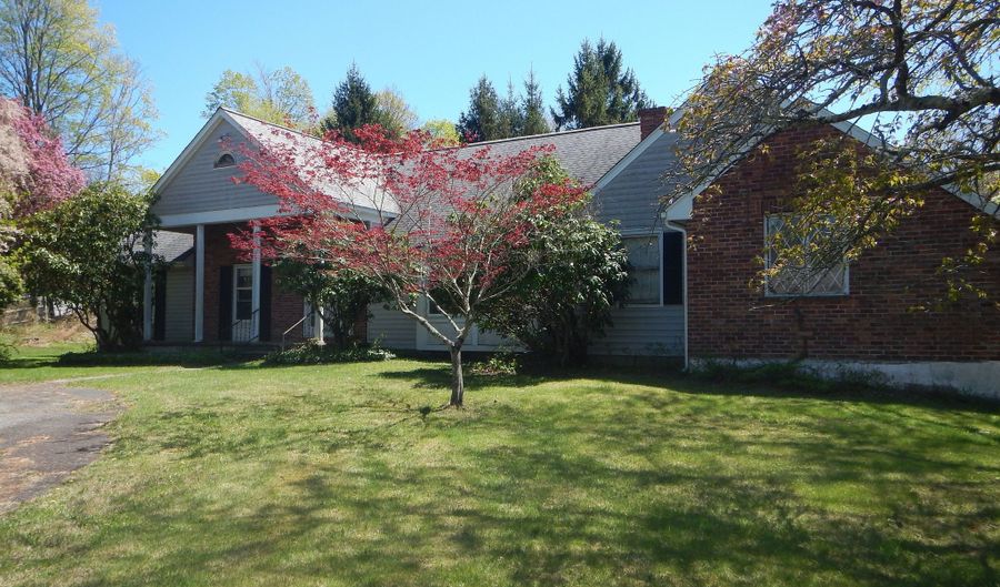 1 Hunting Ridge Rd, Brookfield, CT 06804 - 3 Beds, 3 Bath