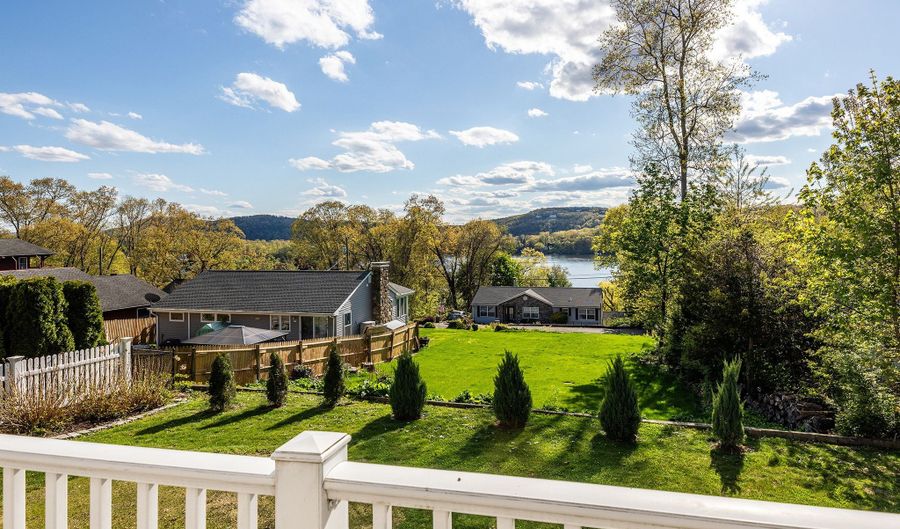 34 Skyline Dr, Brookfield, CT 06804 - 4 Beds, 3 Bath