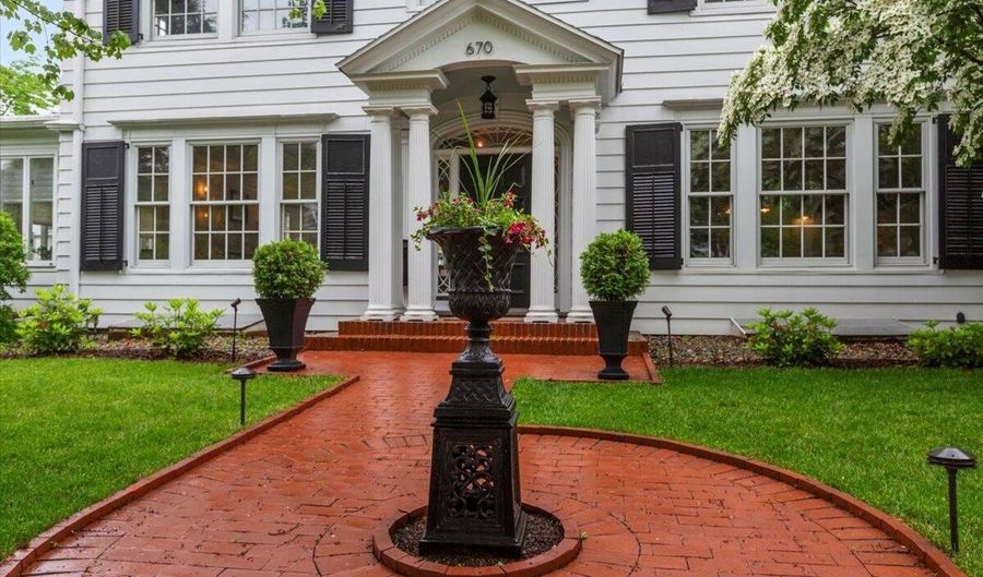 670 Western Ave, Albany, NY 12203 - 4 Beds, 5 Bath