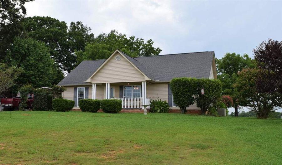 560 Anderson Rd, Chesnee, SC 29323 - 3 Beds, 2 Bath