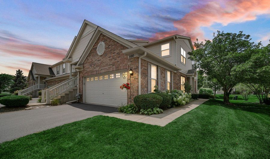 1580 Millbrook Dr, Algonquin, IL 60102 - 2 Beds, 2 Bath