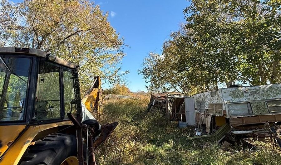 536 W Main Rd, Little Compton, RI 02837 - 4 Beds, 1 Bath