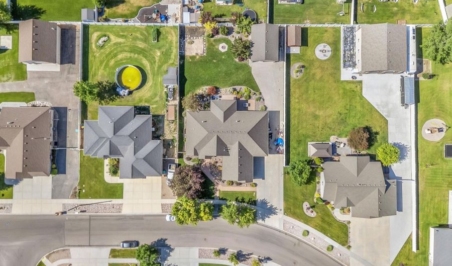 748 Dell Rd, Chubbuck, ID 83202 - 6 Beds, 5 Bath