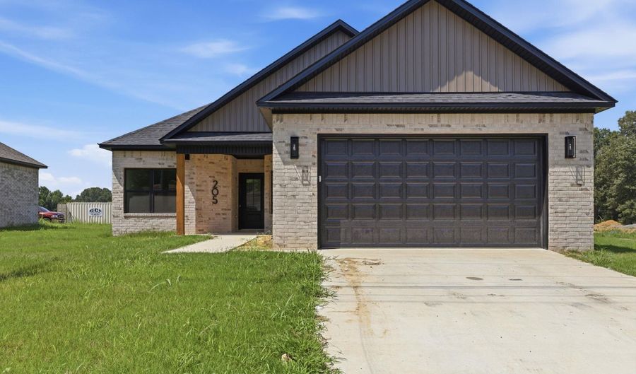 205 E Florida St, Beebe, AR 72012 - 4 Beds, 2 Bath