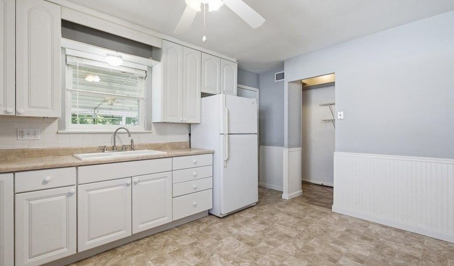 2248 Summit Dr, Arnold, MO 63010 - 3 Beds, 2 Bath
