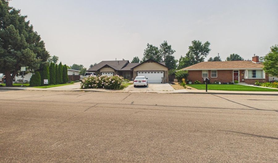 5619 W Gage, Boise, ID 83706 - 5 Beds, 4 Bath
