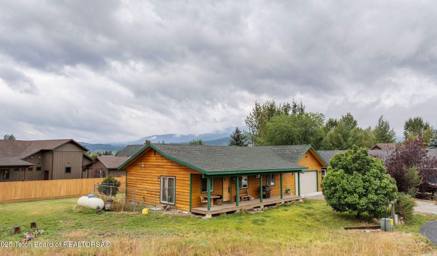 619 SNAKE RIVER Dr, Alpine, WY 83128 - 3 Beds, 2 Bath