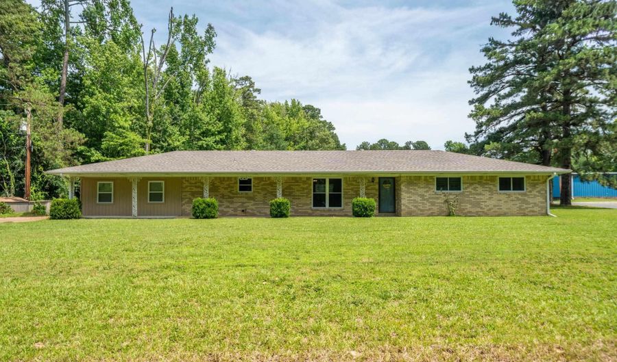 4040 Pine St, Arkadelphia, AR 71923 - 4 Beds, 2 Bath