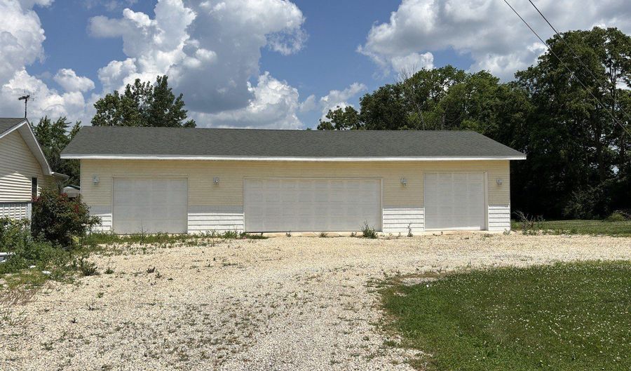3667 ARTHESIA St E, Armstrong, IL 61812 - 3 Beds, 3 Bath