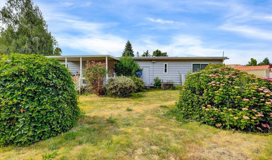 21986 LAUREL Ave, Aurora, OR 97002 - 3 Beds, 2 Bath