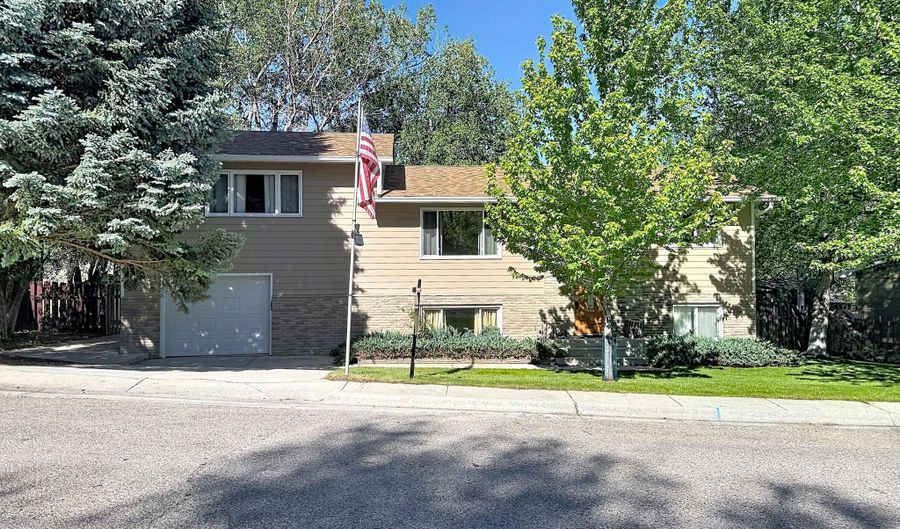 707 Circle Dr, Buffalo, WY 82834 - 5 Beds, 2 Bath