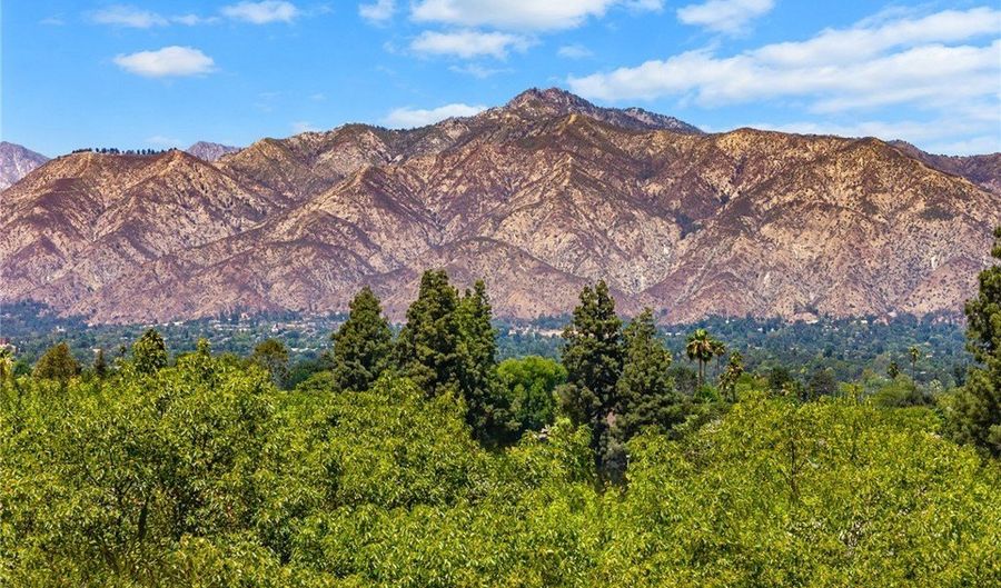 1116 W Huntington Dr D, Arcadia, CA 91007 - 4 Beds, 3 Bath