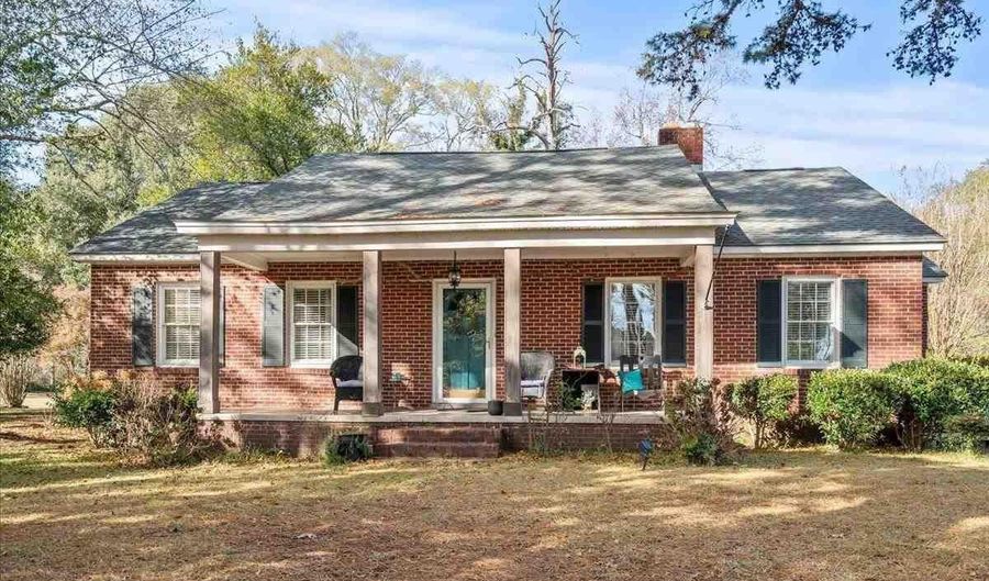 931 E Main St, Bennettsville, SC 29512 - 3 Beds, 2 Bath