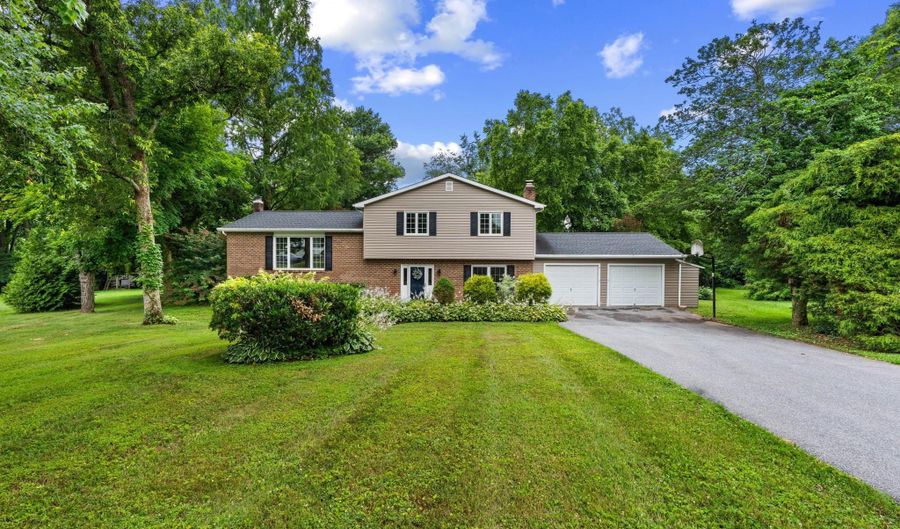 2700 HUNTING RIDGE Ct, Baldwin, MD 21013 - 3 Beds, 3 Bath
