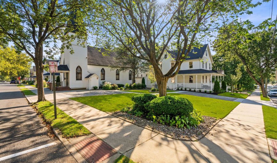 73 3rd Ave, Atlantic Highlands, NJ 07716 - 6 Beds, 5 Bath