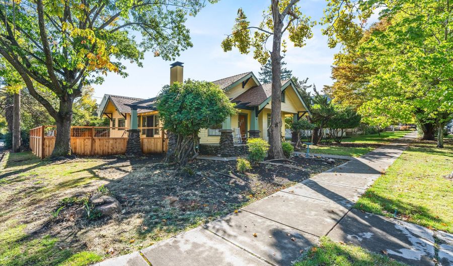 94 N 3rd St, Ashland, OR 97520 - 2 Beds, 1 Bath