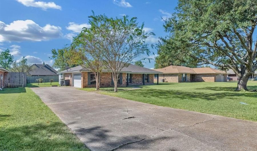 4417 Parkridge Dr, Benton, LA 71006 - 3 Beds, 2 Bath