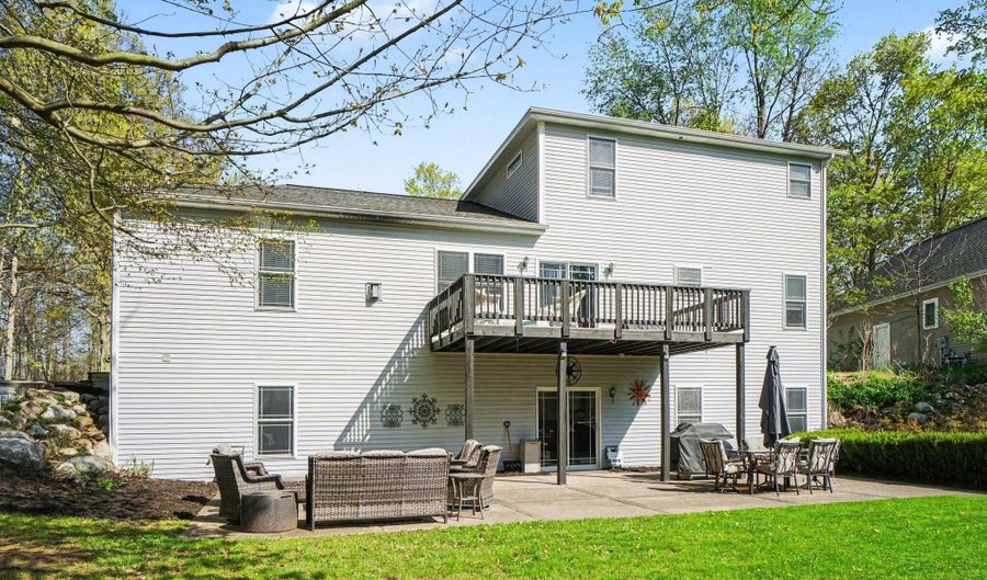 2516 Vanhorn Ct, Allegan, MI 49010 - 4 Beds, 5 Bath