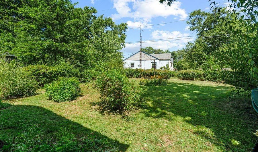 390 E College St, Alliance, OH 44601 - 3 Beds, 1 Bath