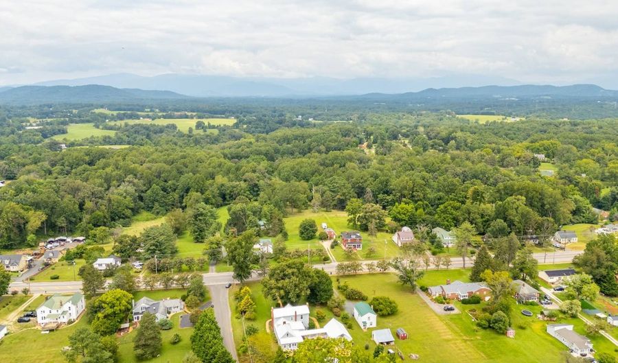 260 N Main St, Amherst, VA 24521 - 3 Beds, 4 Bath