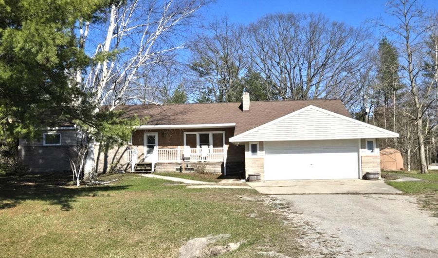 1051 Highland Ct, Alpena, MI 49707 - 4 Beds, 3 Bath