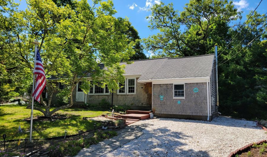 20 Sun Cir, Bourne, MA 02532 - 2 Beds, 1 Bath