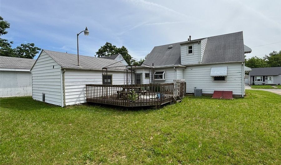 2043 S Freedom Ave, Alliance, OH 44601 - 4 Beds, 2 Bath
