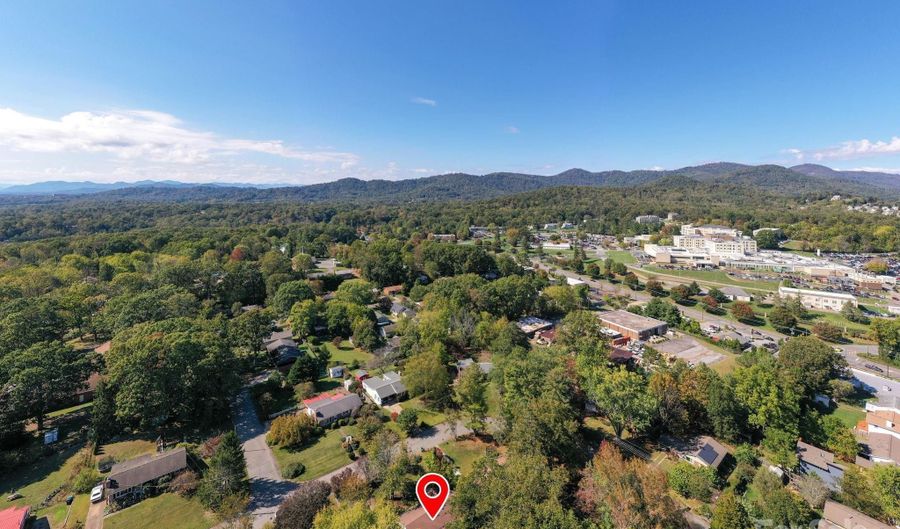 14 Wagon Rd, Asheville, NC 28805 - 3 Beds, 2 Bath