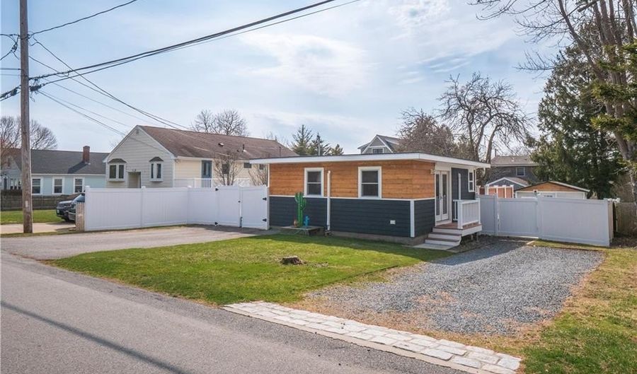 100 Renfrew Ave, Middletown, RI 02842 - 1 Beds, 1 Bath