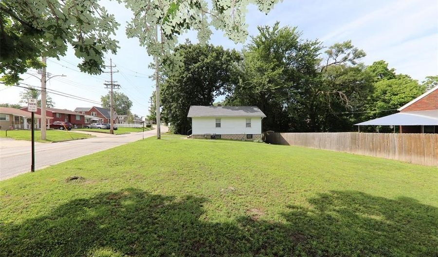 1426 S Rodgers Ave, Alton, IL 62002 - 2 Beds, 1 Bath