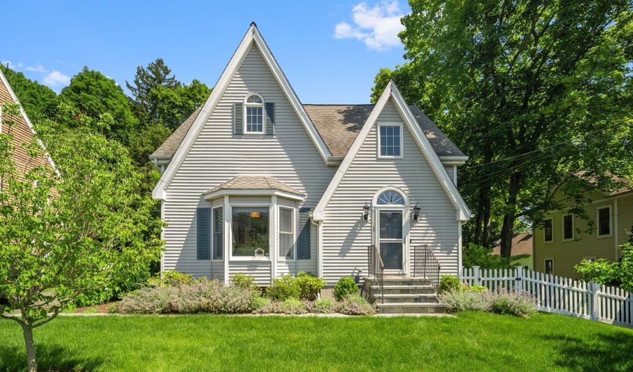 12 Bailey Ave, Darien, CT 06820 - 4 Beds, 3 Bath
