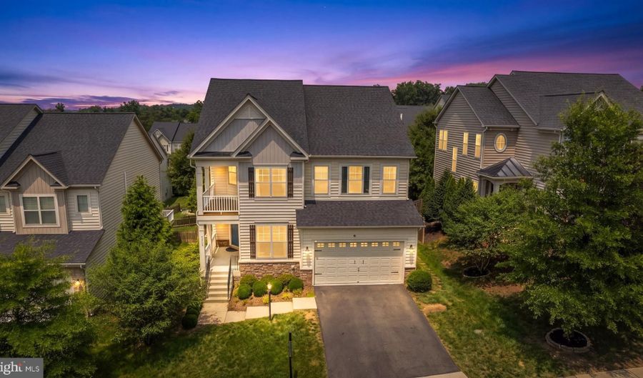 42706 CHISHOLM, Ashburn, VA 20148 - 5 Beds, 5 Bath