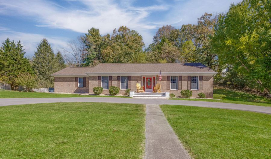 460 NE Oak Hill St, Abingdon, VA 24210 - 4 Beds, 4 Bath