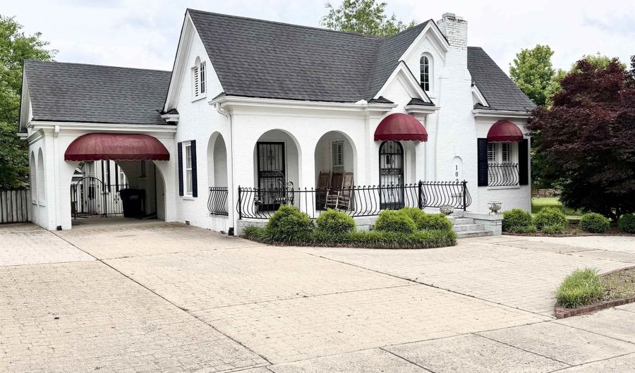 102 Jackson St, Albertville, AL 35950 - 3 Beds, 2 Bath