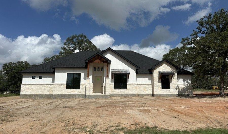 113 Pioneer Trl, Adkins, TX 78101 - 5 Beds, 4 Bath