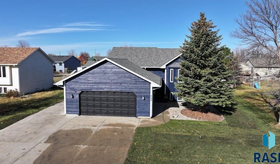 804 E Maywood St, Brandon, SD 57005 - 4 Beds, 3 Bath